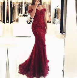 Rood sexy van de schouder Long Mermaid Evening Jurken Lace Applique Robe de Soiree Longue Formele jurken Abiye Gece Elbisesi