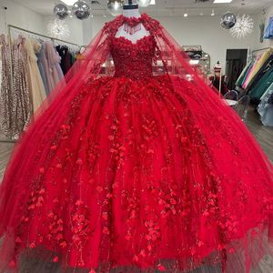 Robe princesse rouge brillante Quinceanera, avec Cape, motif Floral fait à la main, perles appliquées, Corset de bal, 15 ans