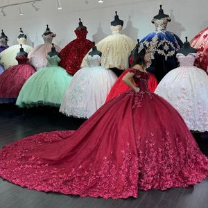 Robe de robe de quinceanera rouge brillant avec des applications en dentelle de corset de Cape 3d Bow Perge Sweet 16 Vestidos de 15 anos