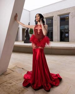 Red Sparkly Long Mermaid Prom Verjaardag Gala -jurken voor Black Girl 2024 Luxe diamant veer pure avondceremoniejurk