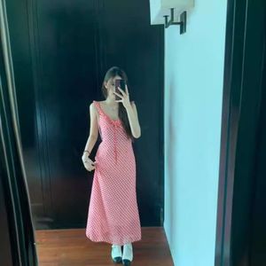 Jupe à poisson à suspension rouge jupe d'été Robe et robe minceur Version coréenne pour les vêtements pour femmes 2024 Nouveau modèle