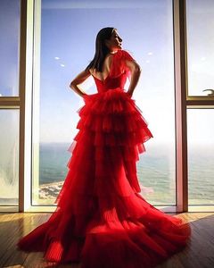 Rood gelaagde 2021 Avondjurken Een schouder Veer Vedel kristallen Ruches Plees Sweep Train Custom Made Prom Party Jurkens Vestido