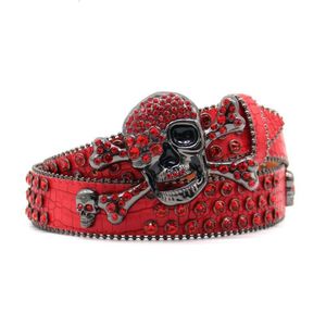Rode trend rock-stijl met strass bezaaide op maat gemaakte cowboyriemen met schedelgesp Hoge kwaliteit PU-leren riemen