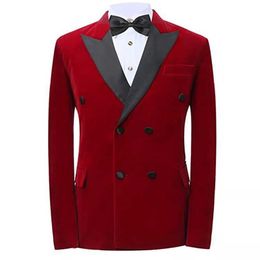 Rood fluwelen prom mannen pakken voor bruiloft met dubbele breasted piek revers 2 stuk bruidegom tuxedo man set blazer zwarte broek mode x0909