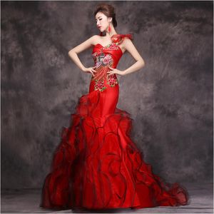 Rode vrouwen Chinese bruiloft vestido vrouwelijke sexy lange qipao fishtail moderne cheongsam mode Één schouder vrouwen feestjurk
