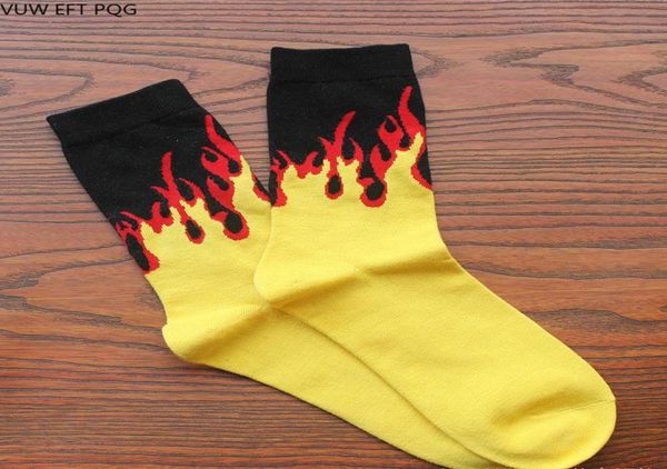 Chaussettes à flamme à flamme rouge rouge chaussettes de pompiers réalistes hommes Hip Hop Design Classic Street Skateboard Coton Long Unisexe Socks2682229