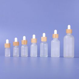 Botella cuentagotas de vidrio recargable de 5-100ml, tapa de bambú, botellas de aceite esencial esmerilado para cosméticos, cuidado de la piel