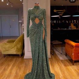 Lentejuelas verdes reflectantes Vestidos de noche largos 2020 Cuello alto Mangas largas Fruncido Alto Split Dubai Fiesta formal Longitud del piso Vestidos de baile