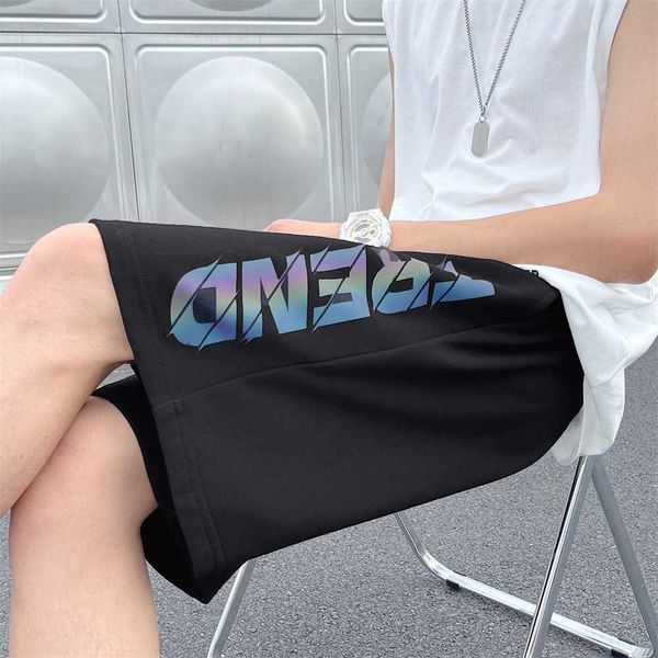 Short d'impression de lettre réfléchissante pour hommes 2021 Été Tendances de la mode coréenne Hip Hop Streetwear Teens Pantalon de basket-ball à jambe droite X0705