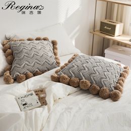 Regina Nordic Mignon Pompons coussin coussin de la bande douce Design de bande gris beige tai-oreiller chenille