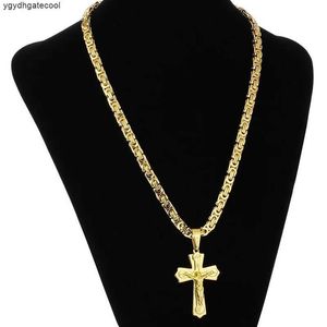 Jésus religieux Collier croix en or jaune hommes Gold Couleur crucifix Pendant avec colliers de chaîne Bijoux de collier masculin