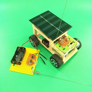 Afstandsbediening Land Cruiser Solar Auto DIY Technologie Kleine productie van speelgoedmodel voor primaire en middelbare scholen