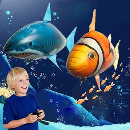 Remote Control Shark Toys Air Swimming RC Animal Infrared Fly Ballonnen Clown Fish Toy For Children Christmas Gifts Decoratie 240408