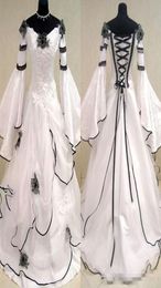 Vestidos de novia medievales en blanco y negro del Renacimiento para mujeres Celtas Celtas Celtas con la manga del ajuste y las mangas de la bengala Flowe6757321