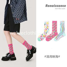Chaussettes pour femmes Renaissance boîte cadeau chaussettes à la mode chaussettes de couleurs fraîches et contrastées printemps et été chaussettes en coton tube moyen en relief pour femmes femmes