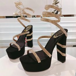 Rene Caovilla Cleo Sandalia con plataforma negra y dorada 13 cm Cleo con incrustaciones de cristal Dedos cuadrados Tacón grueso Zapatos de noche Zapatos de vestir de fiesta con strass de serpiente de diseñador de lujo