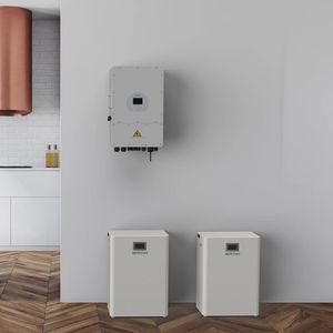 Opslagsysteem voor hernieuwbare energie Energieopslagsysteem voor residentiële batterijen, met deelname van PV, batterij, belastingen en netwerksysteem voor energiebeheer.