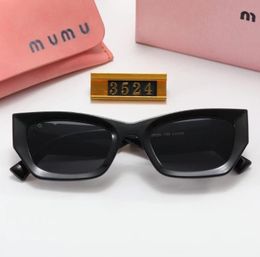 Designer renommé Mui Mui conçoit une protection cool UV en plein air pour les hommes et les femmes et les lunettes de soleil en option multicolo