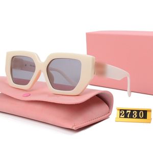 Designer renommé Mui Mui conçoit une protection cool UV en plein air pour les hommes et les femmes et les lunettes de soleil en option multicolores Absolu Reconnuent les gens attraper une vie meilleure