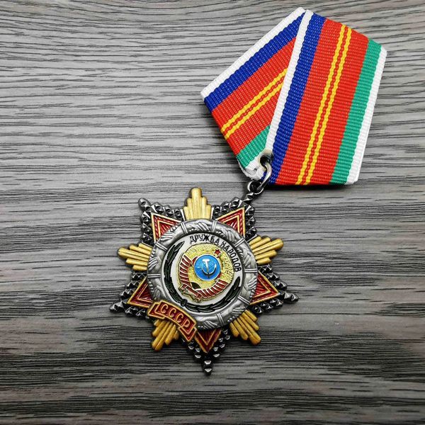 Reproducción de la medalla de amistad de la gente de todas las nacionalidades en la Unión Soviética 240507