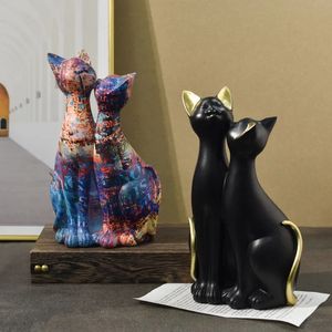 Resin Couples chats figurines européen peinture statues animaux à la maison Collection de salon Ornement décor objet objets objets 240416