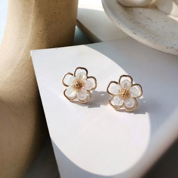 Résine fleur boucles d'oreilles mode tempérament féminin belle bijoux en or Simple douce fille accessoires pour femmes