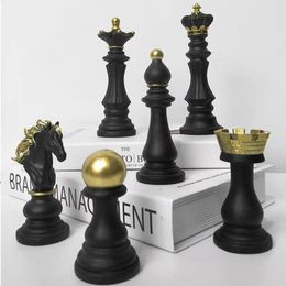 Résine International échecs roi chevalier Statue Figurines rétro pour intérieur décor à la maison salon bureau décoration accessoires 240109