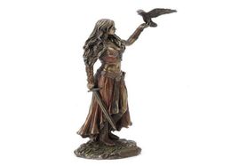 Estatuas de resina Morrigan La diosa celta de la batalla con la estatua de acabado de bronce de espada Crow 15 cm para la decoración del hogar H1102239f7261788