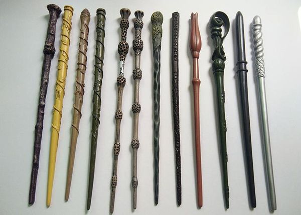 Résine Wizarding Wand Party Cosplay Baguette Magique Bâton Canne Dans La Boîte Enfants Fête D'anniversaire Faveur Halloween XMAS Props 32 Designs pour choisir 35cm