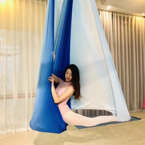 Bandes de résistance Anti Gravity Hamac de yoga multicolore Flying Swing 5m tissus Ceintures pour l'exercice de yoga Air Bed Trapeze studio 231109