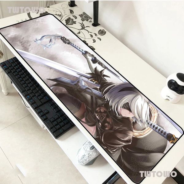 Reste Nier Automata Mouse Pad 900x400mm Pad à la souris Long Notbook Computer Mousepad Fashion Gaming Padmouse Gamer Gamer Keyboard Mouse Mats