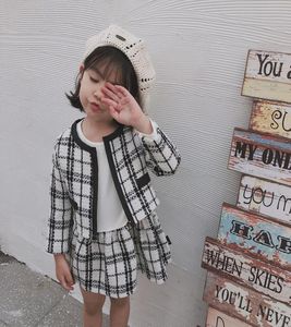 Retail Baby Girl Tenues d'hiver 2PCS Plaid Cost Set TracksuitsCoatdress Clothing Ensemble Infant Kids Designer Tracksuits Boutique 1592450