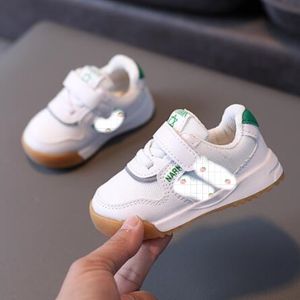 Retail mode baby peuter eerste wandelaars zachte comfortabel breien ademende kind sneakers boy girls 3 kleuren streep kinderschoenen