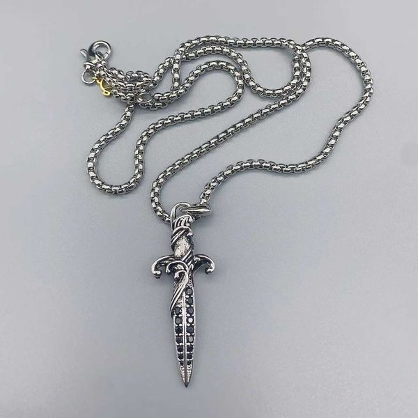 Chaîne en gros de détail Dagger Court Colliers Tennis 2023 Tendance Collier néo-gothique pour hommes Femmes Designers Épée Pendentif Collier Dainty Punk Bijoux EIZK