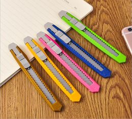 Intrekbare papiersnijder Metalen mes Candy Color Mini potloodbehangslijper Draagbare kantoorbenodigdheden1585410