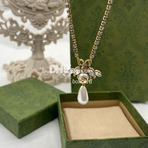 Colliers rétro avec pendentif abeille, chaîne dorée en perles de styliste avec boîte, colliers charmants pour femmes