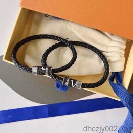 Pulsera de diseñador de marca retro pulsera clásica de cuero negro beved boads manual de la mano hombres pareja de moda de lujo regalo de alta calidad RO3K SA9T S NCQD