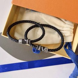 Bracelet de créateur de marque rétro Bracelets en cuir noir classique Boucle magnétique perles corde à main hommes femmes bracelets de couple cadeau de mode de luxe de haute qualité