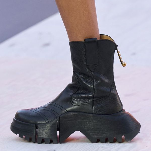 Bottes britanniques rétro femmes automne / hiver chaussures de créateur de luxe moto semelle épaisse bottes de neige chaîne perlée en cuir botte de mode 35-41 avec boîte