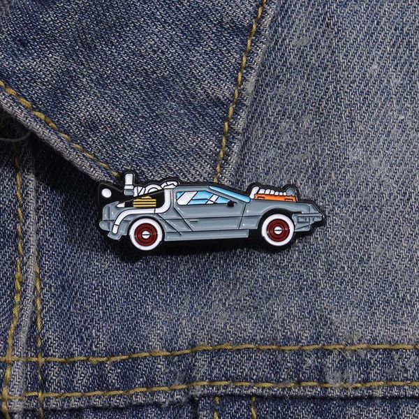 Retro Cartoon Sport Car Enamelo Pin de ciencia ficción Películas inspiradas en la chaqueta del vehículo Broche Refirmación de joyería de la solapa para amigos