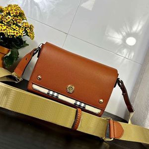 Retro geruite schoudertassen Dames designer handtassen Mini-bakken Geruite crossbodytas Verstelbare geweven schouderriem met klinknagel Klinknagel Magnetische gesp Clutch Bag