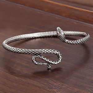 Retro Chic Lady ouvre un bracelet de serpent réglable avec des bracelets d'animaux à texture Totem 240416
