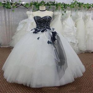 Corset rétro robe de mariée noire et blanche chérie sans bretelles grande taille robes de mariée gothiques hauts dentelle fleur printemps été Bride221R