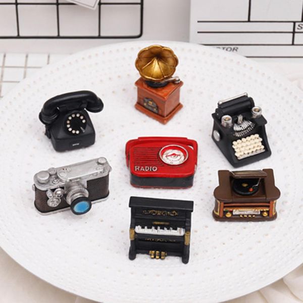 Figurines miniatures de résine décorative rétro Mini ornements Ornements Afficher la table de moule Top Sculpture Tapis de téléphone