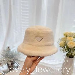 Retro delta frambozen cap plush konijn furman emmer hoed zachte nep vouwkleedbare vrouwen gebreide fuzzy harige emmer hoeden herfst winter warm dragen met oren