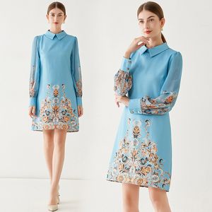 Mini vestido de fiesta azul floral retro con manga larga Mujer Diseñador Ajuste elegante Cuello de muñeca Vestidos de vacaciones 2023 Primavera Otoño Dulce elegante Pasarela Vestidos delgados de una línea