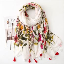 Écharpe frangée de coton floral rétro et de lin pour augmenter la châle style ethnique de style de bohème Behemian Beach Sun