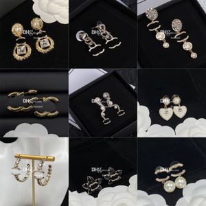 Boucles d'oreilles rétro en cristal doré pour dames, pendentif élégant en strass avec lettre, pendantes avec timbre