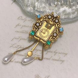Retro zware industrie horloge broche middeleeuwse stijl temperament luxe pak pak pins kwast parel hanger sieraden accessoires 240411