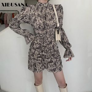 Rétro Hepburn Imprimé À Volants Femmes Robes En Mousseline De Soie Printemps Flare Manches O-cou Plissée Sexy Mini Robe Courte Mujer Vestidos 210423